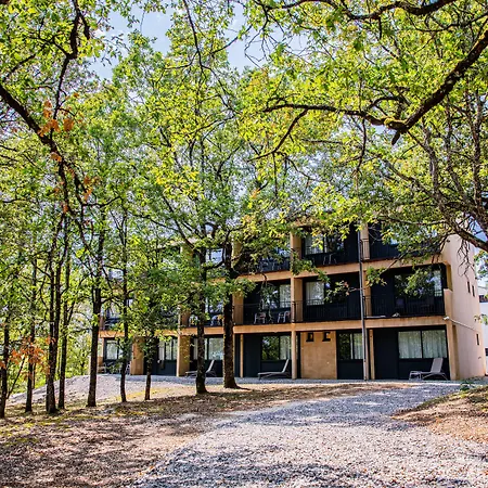 Le Bois D'imbert מלון *