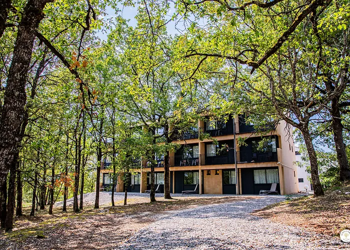 Le Bois D'imbert Hotel *