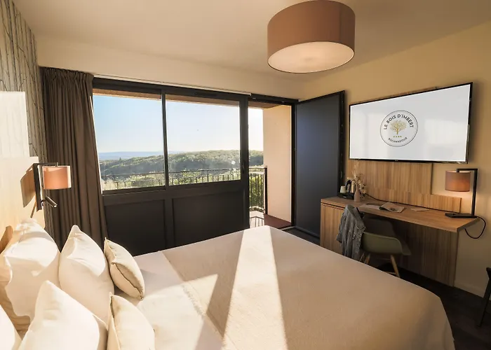 Le Bois D'imbert Hotel *